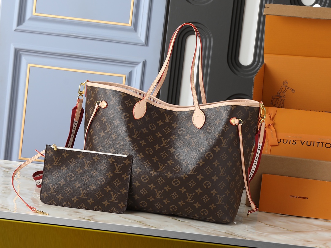 Louis Vuitton LV Classic Handbag Premium Canvas Model M26216 Silver Hardware Travel Ready High-End Fashion